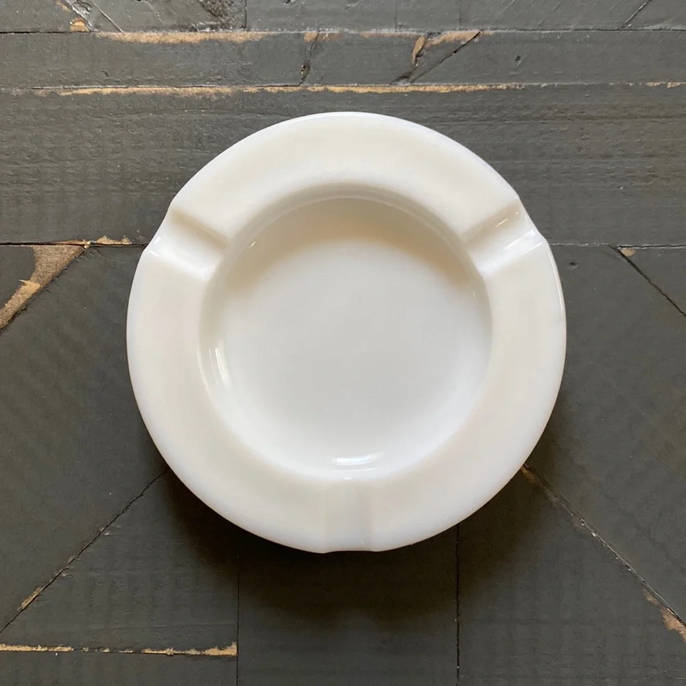 🦋Vintage🦋Westmoreland Milk Glass Hobnail Ashtray - Picture 2 of 5